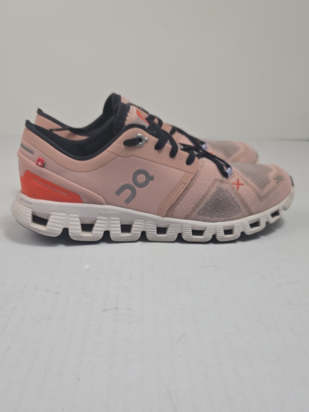 On Cloud X 3 Rose/Sand Women's Sz 8 B Running Workout Sporty Gym